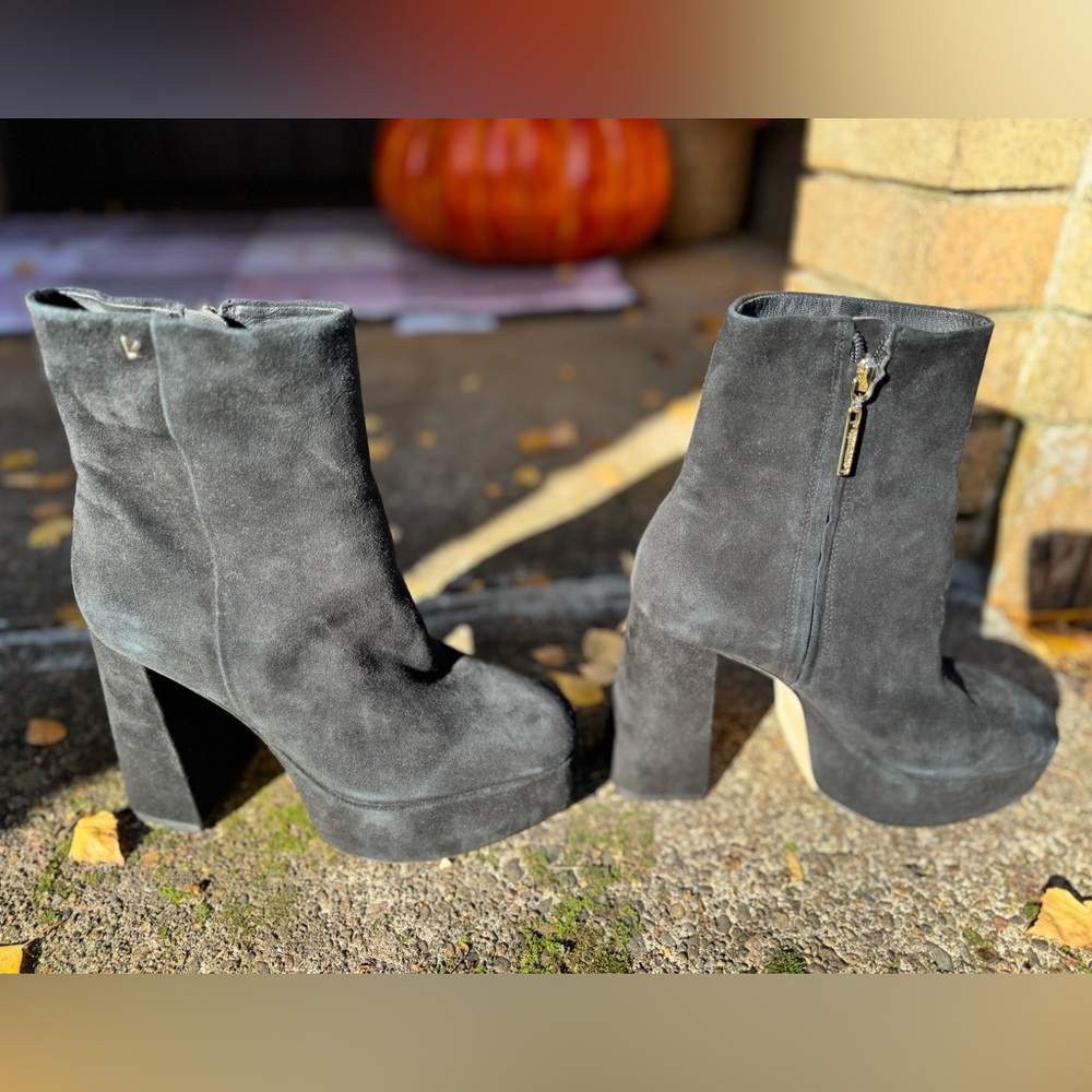 Larroude boot - Picture 16 of 16